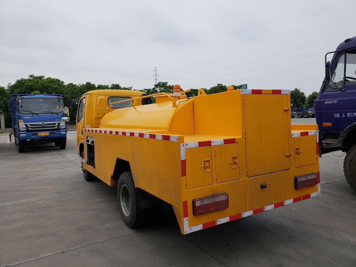 東風(fēng)小多利卡水罐2噸污水4噸黃牌清洗吸污車市政工程