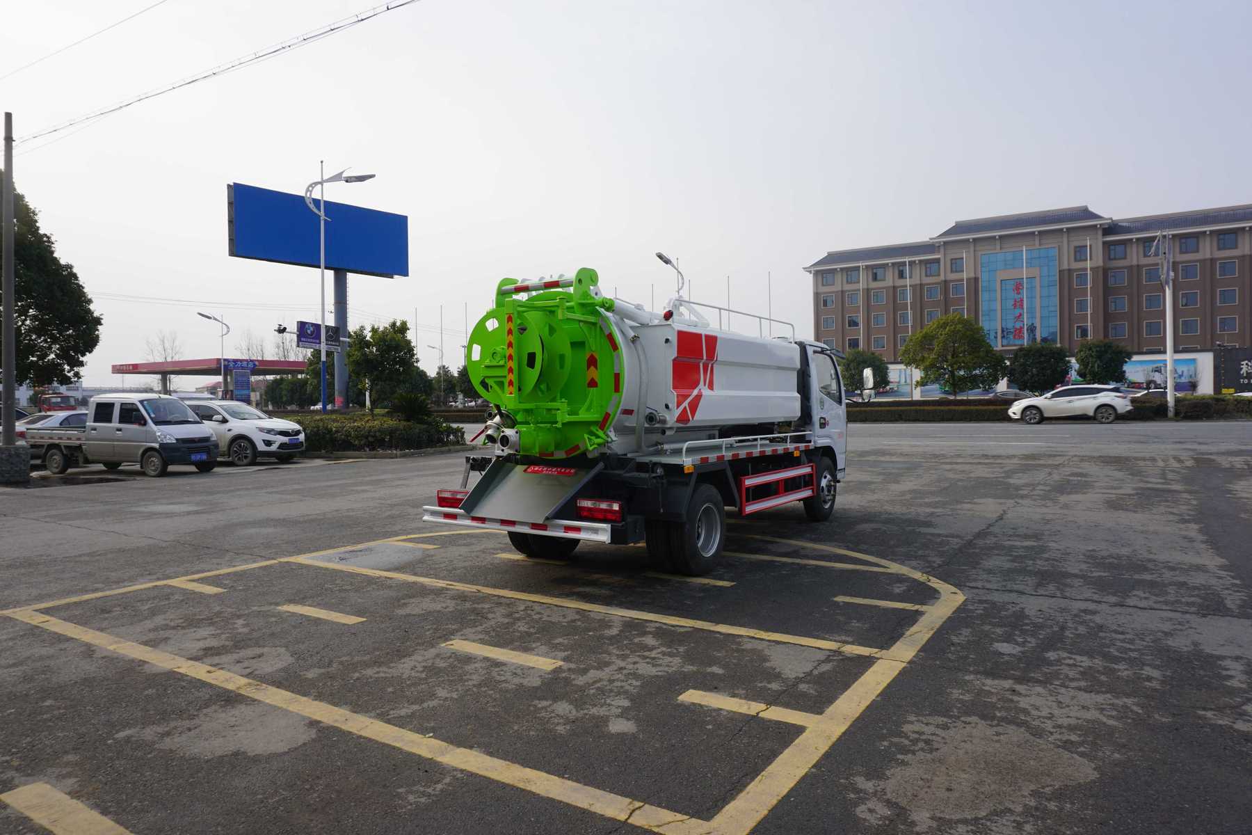 東風(fēng)凱普特清洗吸污車(國(guó)6)