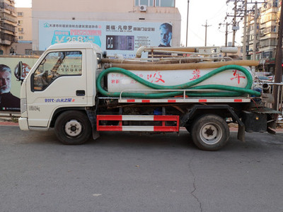 吸污車